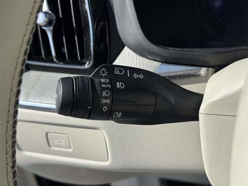 Certified 2023 Volvo XC60 B5 Plus w/ Climate Package image 21