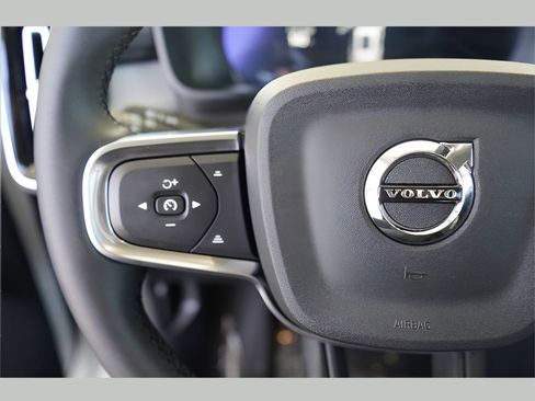 New 2025 Volvo XC40 B5 Core w/ Protection Package Premier image 14