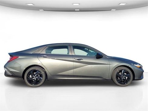 New 2026 Hyundai Elantra Sport FWD image 10