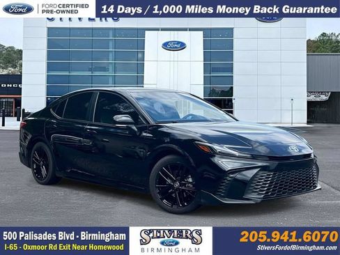 Used 2025 Toyota Camry SE w/ Convenience Package FWD image 1