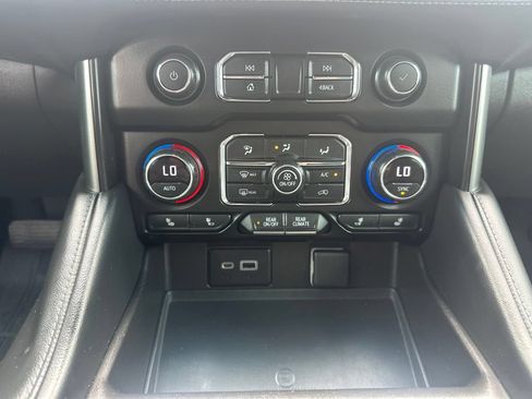Used 2021 Chevrolet Tahoe Z71 w/ Z71 Off-Road Package AWD/4WD image 22