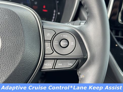 Used 2023 Toyota Corolla Cross XLE w/ Convenience Package image 5