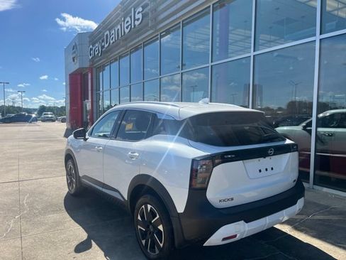 Used 2025 Nissan Kicks SR FWD image 2