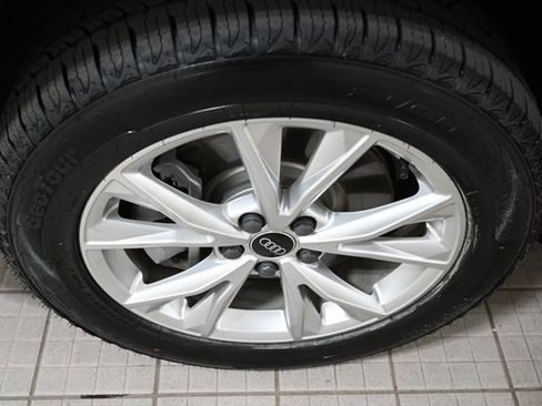 Used 2024 Audi Q3 2.0T Premium image 17