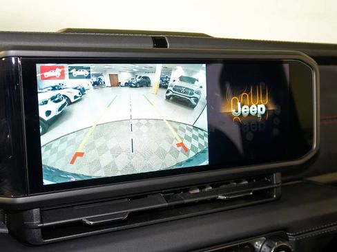 Used 2024 Jeep Wrangler Unlimited Rubicon w/ Dual Top Group AWD/4WD image 26