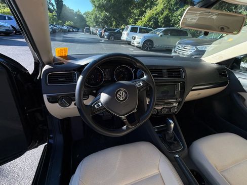 Used 2017 Volkswagen Jetta SEL FWD image 26