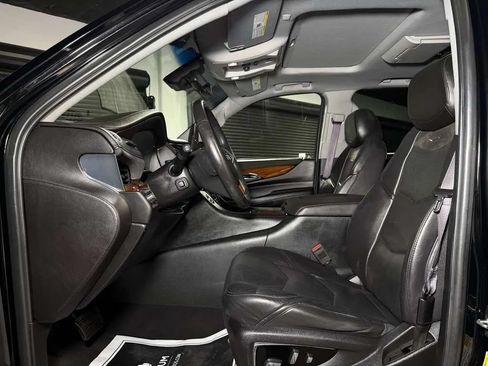 Used 2017 Cadillac Escalade ESV Premium Luxury RWD image 33