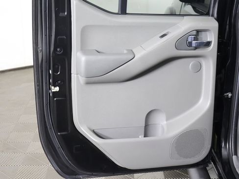 Used 2014 Nissan Frontier SL w/ SL Moonroof Package AWD/4WD image 24