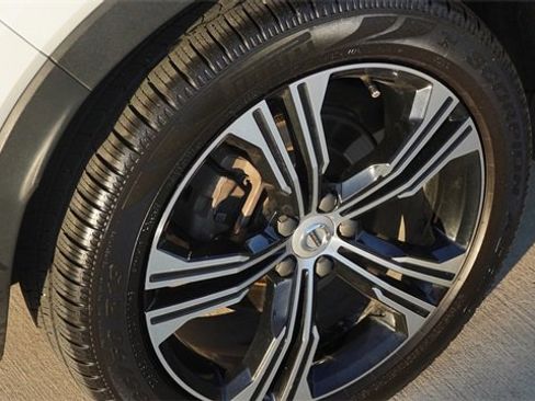 Used 2021 Volvo XC40 T5 Inscription w/ Advanced Package image 10