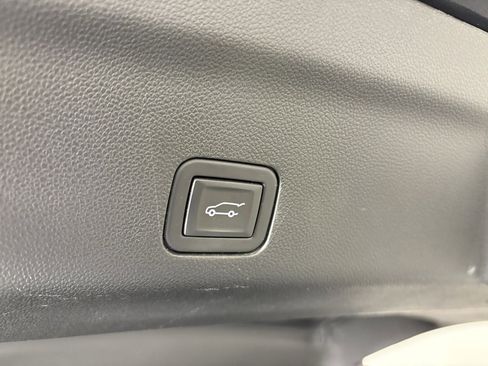 Used 2024 Chevrolet Suburban Premier image 42