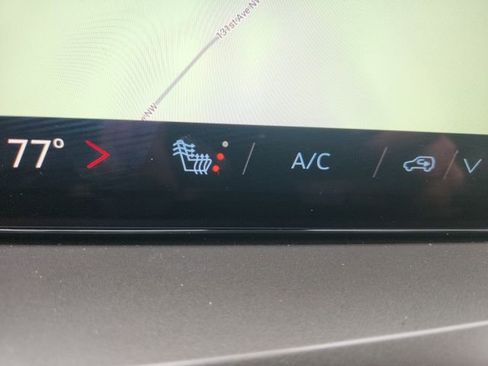 Used 2025 Chevrolet Traverse LT w/ Sun and Wheel Package image 13