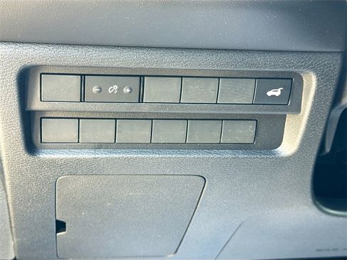 New 2025 Mitsubishi Outlander SE image 10