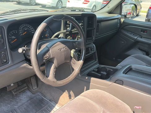 Used 2005 GMC Sierra 1500 SLE w/ Safe And Sound Package RWD image 10