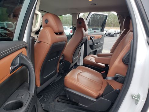 Used 2016 Chevrolet Traverse LT image 33
