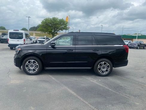 Used 2025 Ford Expedition Active image 4