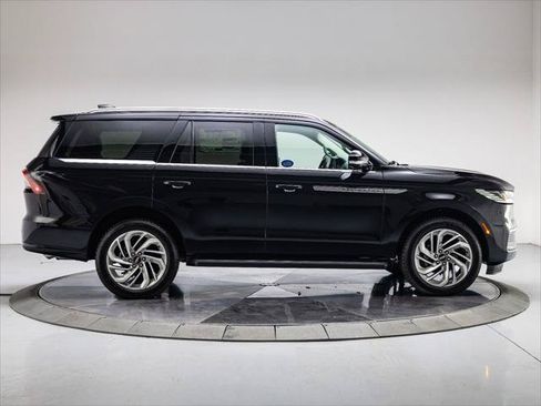 New 2027 Lincoln Navigator Premiere RWD image 6