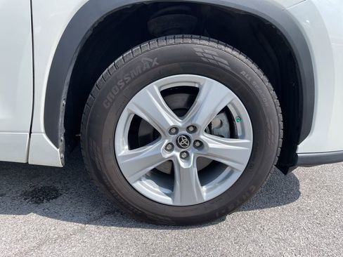 Used 2021 Toyota Highlander LE FWD image 55