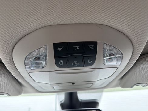 Used 2023 Chrysler Pacifica Touring-L AWD/4WD image 22