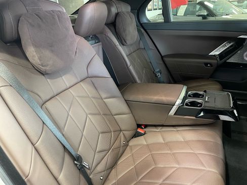 Used 2024 BMW i7 xDrive60 AWD/4WD image 44