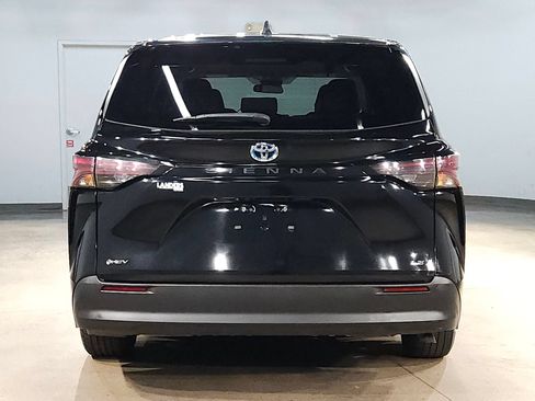 Used 2025 Toyota Sienna LE FWD image 6