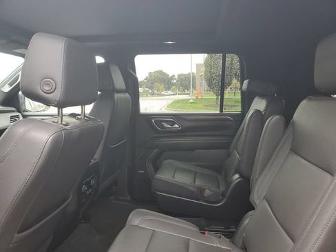 Certified 2023 Chevrolet Suburban Z71 w/ Luxury Package AWD/4WD image 9