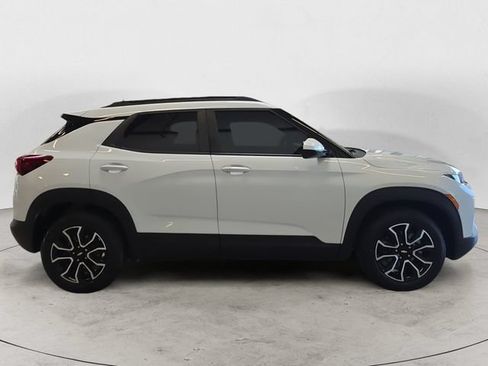 Used 2023 Chevrolet TrailBlazer ACTIV w/ Technology Package FWD image 4