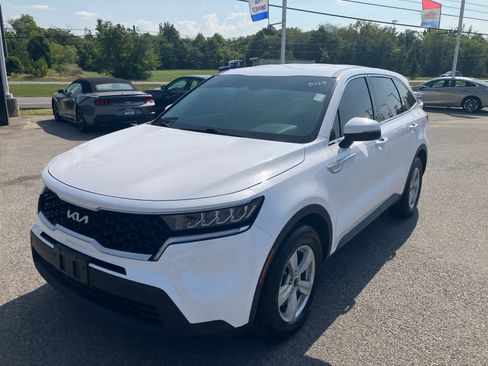 Used 2023 Kia Sorento LX FWD image 3