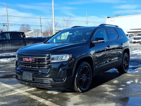 Used 2023 GMC Acadia SLE w/ Driver Convenience Package image 3