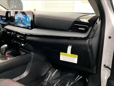 New 2026 Nissan Kicks SR w/ Cold Weather Package image 33