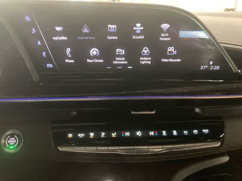 Used 2023 Cadillac Escalade Premium Luxury image 21