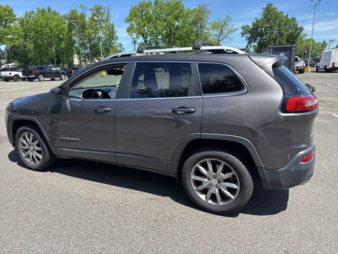 Used 2018 Jeep Cherokee Limited AWD/4WD image 4