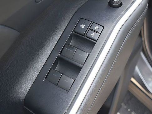 Used 2021 Toyota Highlander XLE FWD image 10