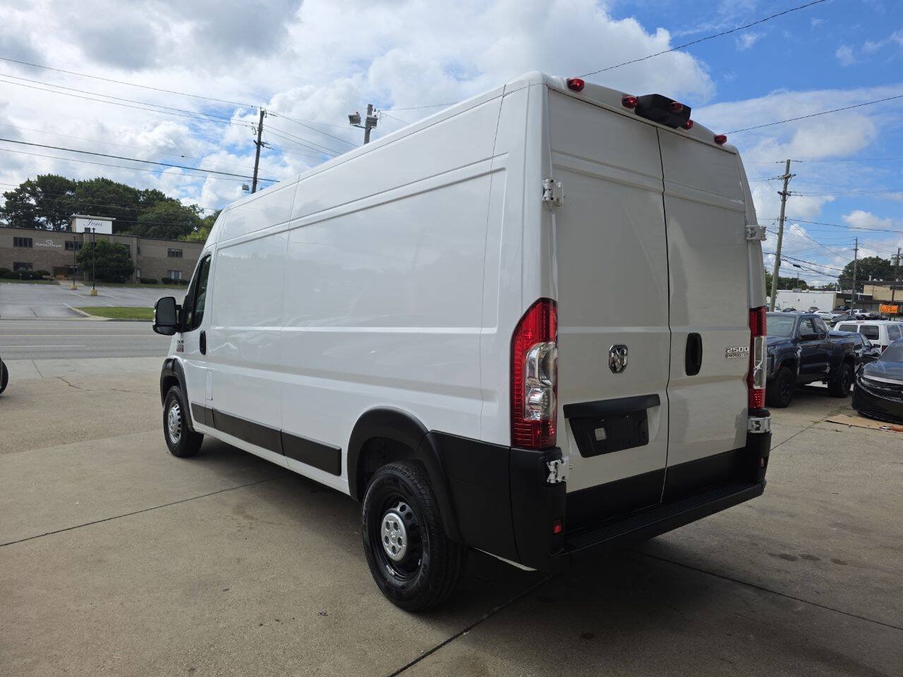 Used 2024 RAM ProMaster 2500 w/ Convenience Group FWD image 5