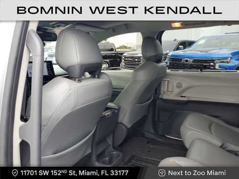 Used 2021 Toyota Sienna XLE image 19