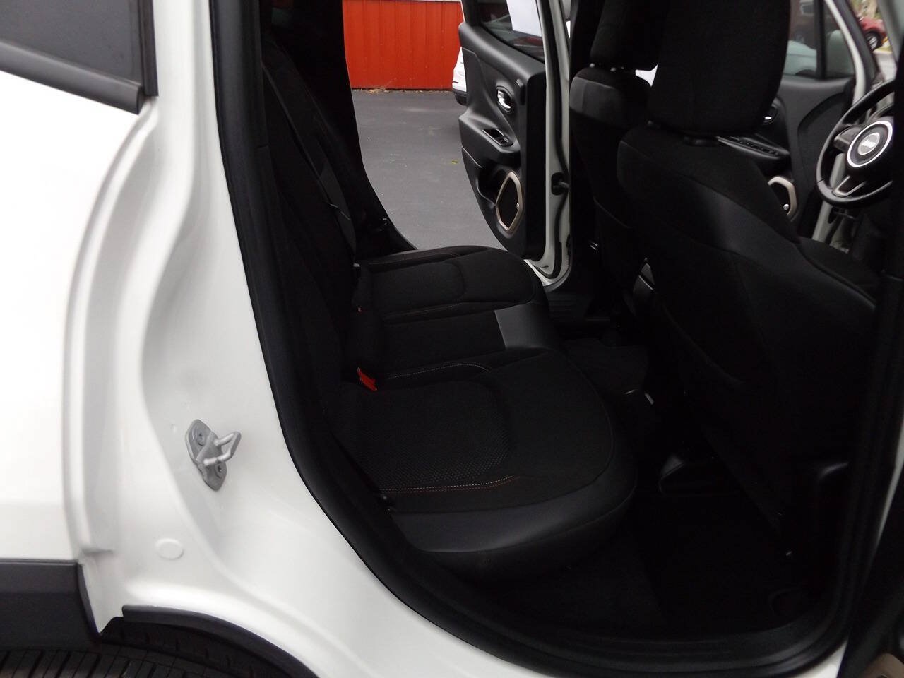 Used 2016 Jeep Renegade 75th Anniversary FWD image 27