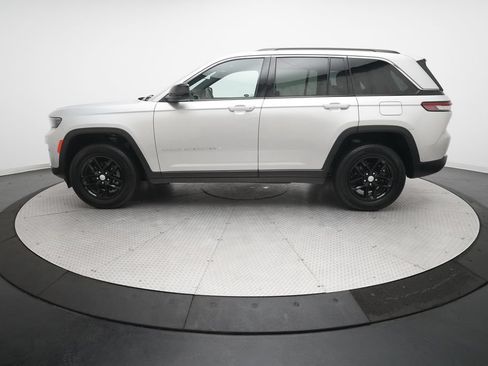 Used 2025 Jeep Grand Cherokee Laredo X w/ Luxury Tech Group I AWD/4WD image 24
