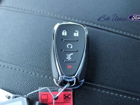 Used 2023 Chevrolet Traverse LT FWD image 11