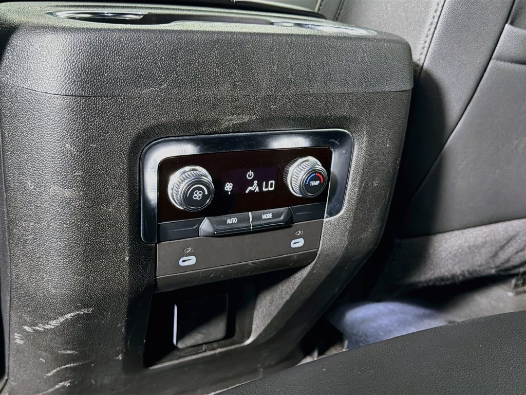 Used 2024 GMC Yukon SLT AWD/4WD image 25