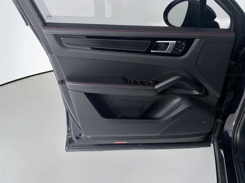 Certified 2022 Porsche Cayenne Turbo GT AWD/4WD image 6