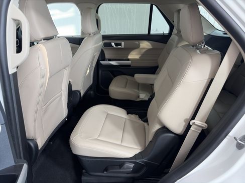 Used 2023 Ford Explorer XLT w/ Equipment Group 202A image 7