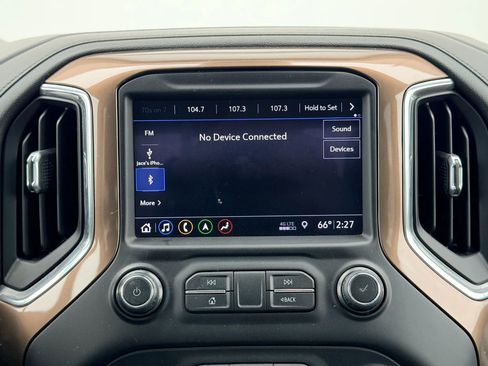 Used 2019 Chevrolet Silverado 1500 High Country w/ Technology Package AWD/4WD image 21
