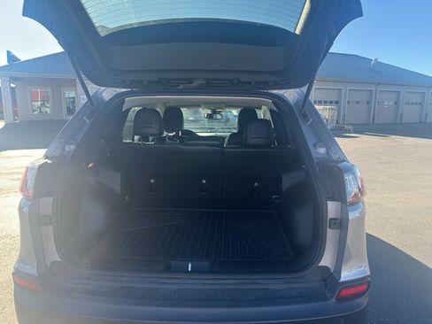 Used 2021 Jeep Cherokee Latitude Lux w/ Mopar Interior Package image 20