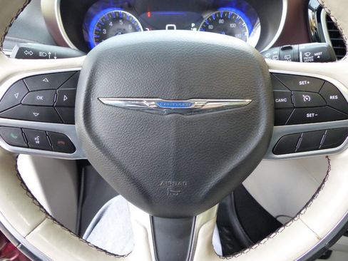 Used 2020 Chrysler Pacifica Limited FWD image 18
