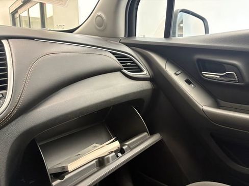 Used 2018 Chevrolet Trax LS image 23