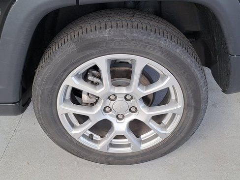 Used 2023 Jeep Compass Latitude AWD/4WD image 34