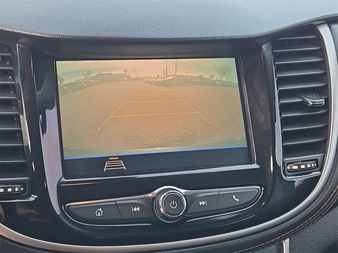 Used 2022 Chevrolet Trax LT w/ LT Convenience Package image 23