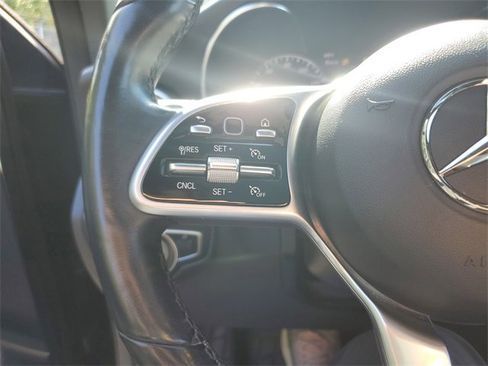 Used 2021 Mercedes-Benz GLC 300 4MATIC image 11