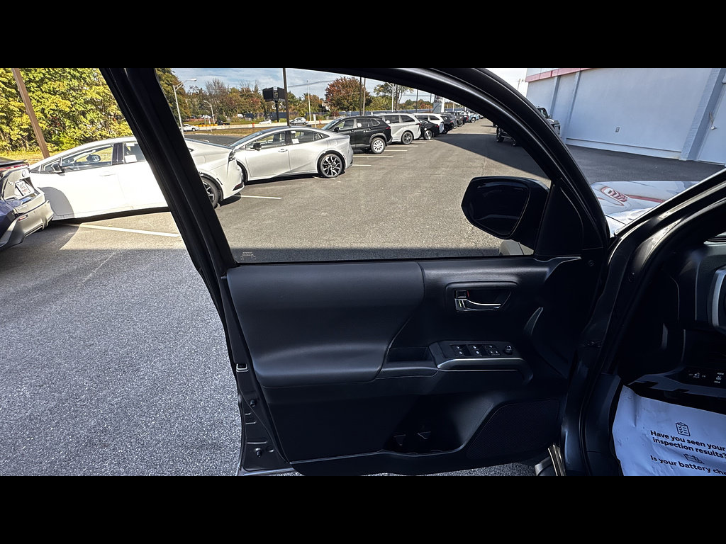 Certified 2019 Toyota Tacoma TRD Off-Road AWD/4WD image 20
