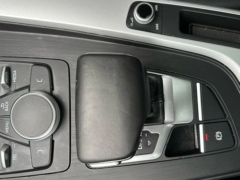 Used 2017 Audi A4 2.0T Premium image 21