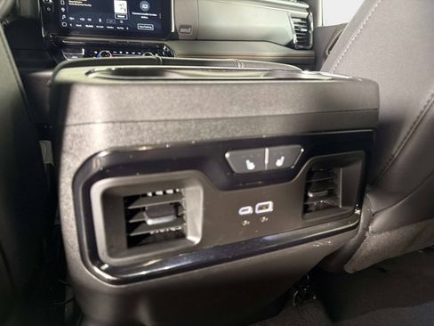 Used 2025 GMC Sierra 2500 AT4 AWD/4WD image 37